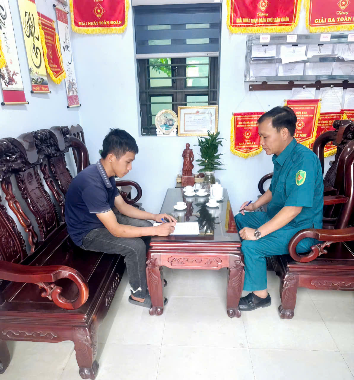 Xúc động: lá đơn tình nguyện xin nhập ngũ của chàng trai mồ côi cả cha lẫn mẹ ở xã Sen Phương